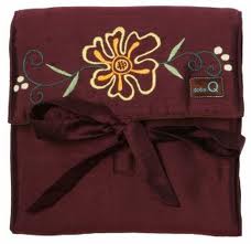 Della Q - The Que Sonya Embroidered Circular Needle Case - Brown